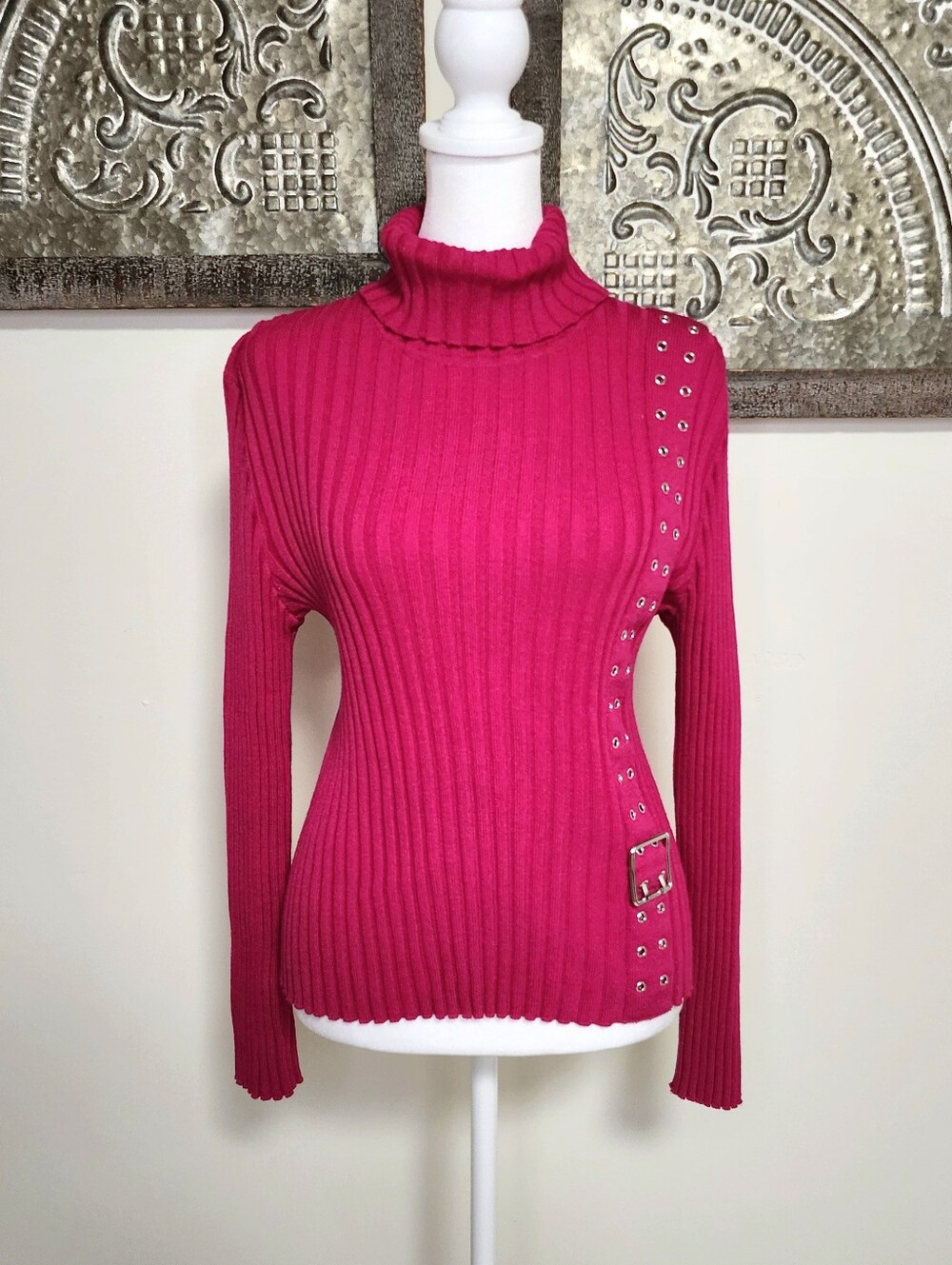 St. John Fuchsia Santana Knit Wool Turtleneck Sweater Buckle Accent Sm Luxury